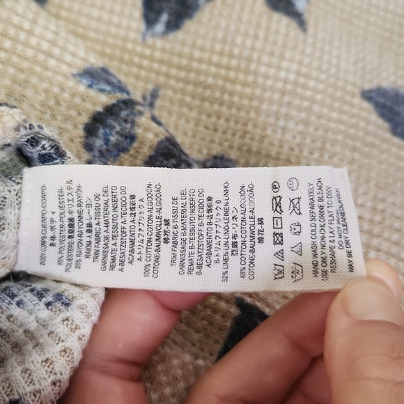 Free People Flower Patch Thermal Top Blue Roses Cream Floral XS Sweater Blouse - Picture 15 of 16